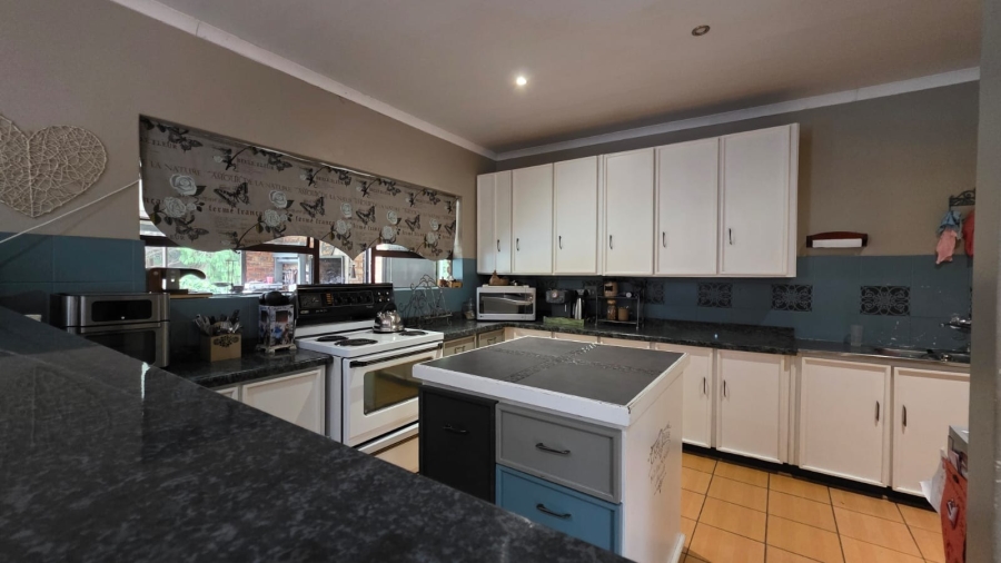 3 Bedroom Property for Sale in La Hoff North West